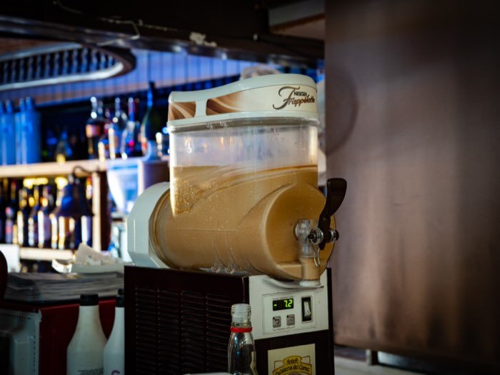 El tirador de cerveza en la barra