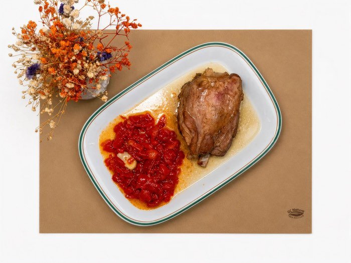 Codillo asado con pimientos
